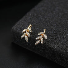 Load image into Gallery viewer, Crystal Star Earrings