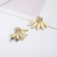 Load image into Gallery viewer, Crystal Star Earrings