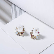 Load image into Gallery viewer, Crystal Star Earrings
