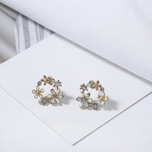 Load image into Gallery viewer, Crystal Star Earrings